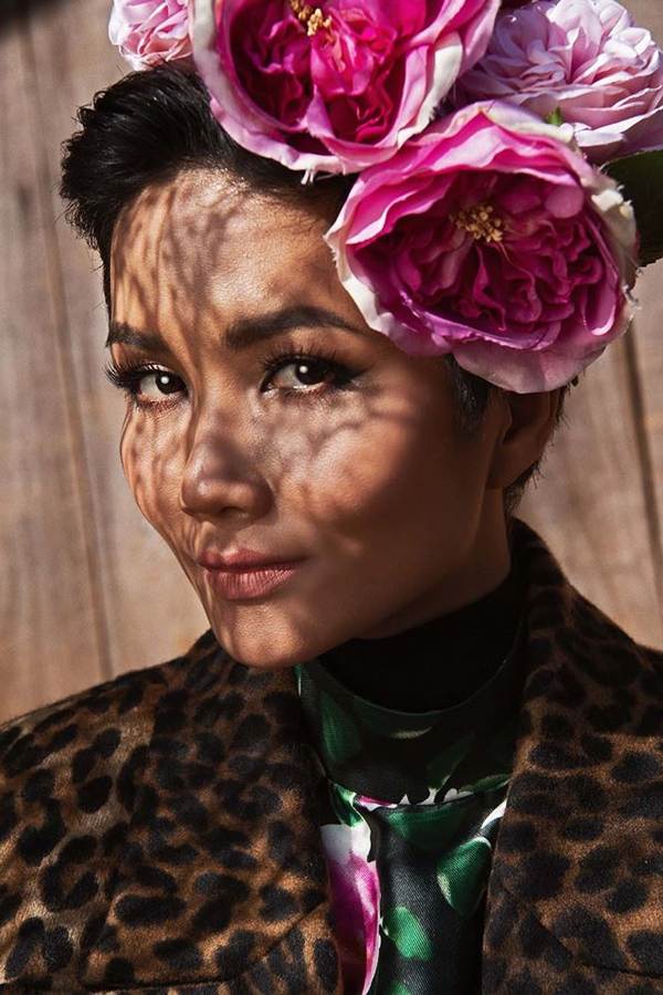 HHen Niê diện trang phục rực rỡ sắc màu, tạo dáng bên voi Tây Nguyên-11