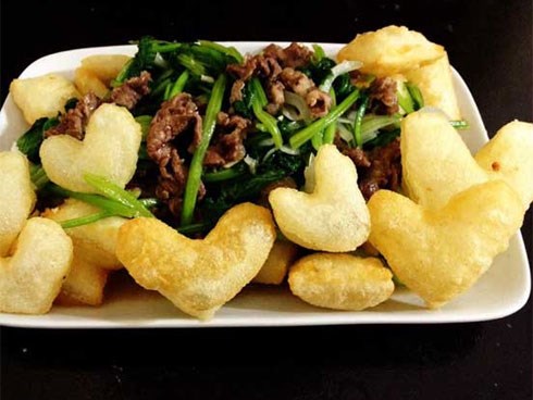 Hướng dẫn cách làm phở chiên phồng siêu đơn giản, ai cũng làm được