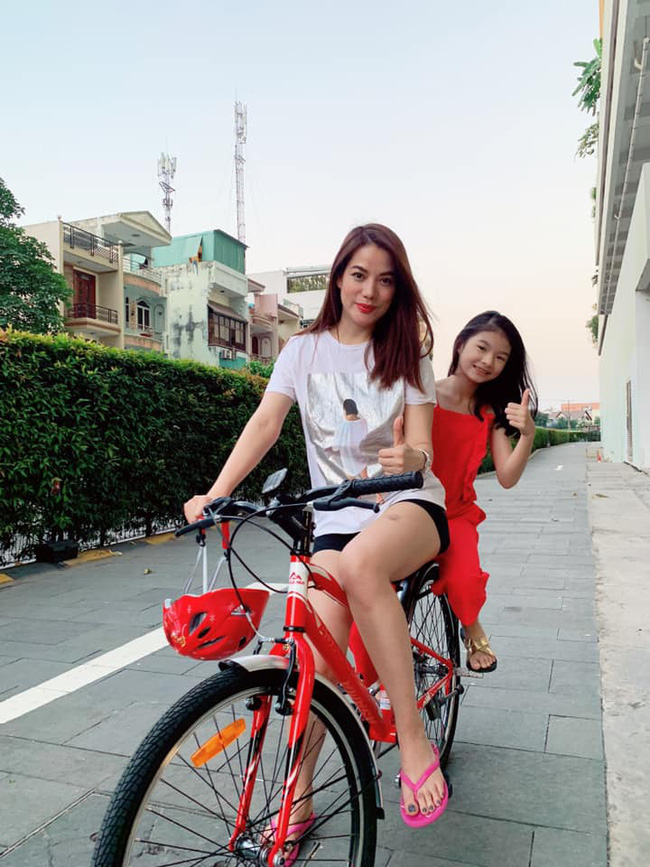 5 năm sau ngày bố mẹ ly hôn, con gái của Trương Ngọc Ánh vụt phổng phao đến bất ngờ-4