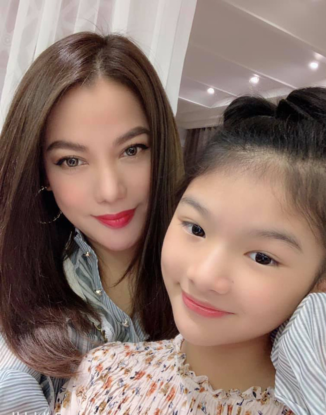 5 năm sau ngày bố mẹ ly hôn, con gái của Trương Ngọc Ánh vụt phổng phao đến bất ngờ-1