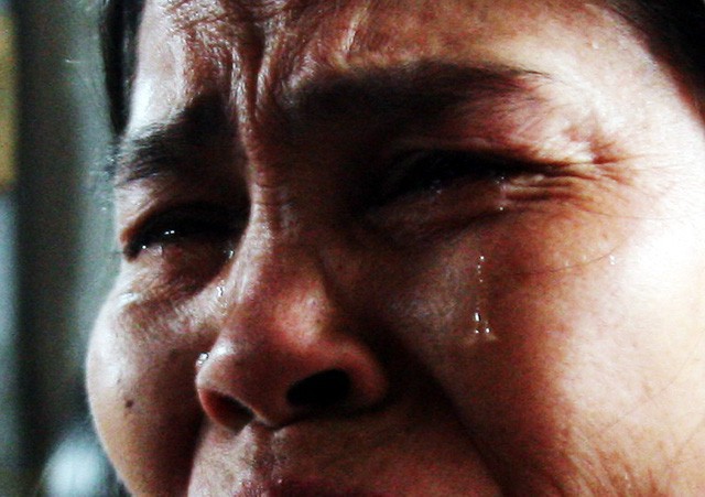 Mẹ chồng khóc ngất khi con dâu mất tích cùng 4 người cháu nội suốt 1 tháng trời-5