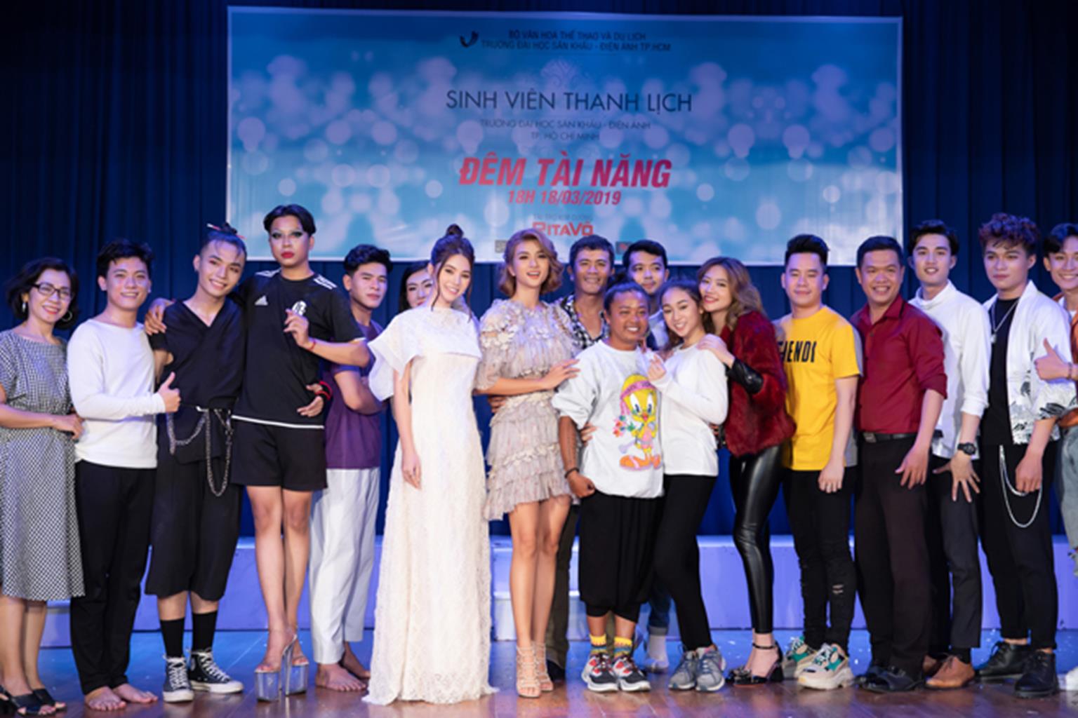 Hoa hậu Jolie Nguyễn ngồi xế hộp 10 tỷ đi chấm thi-7