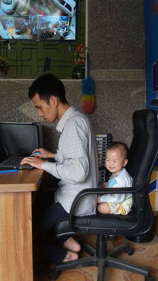 Kết quả thử thách nhờ chồng trông con 5 phút, ca nào cũng hài chảy nước mắt nhưng spotlight không ai qua được bỉm băng keo điện-6