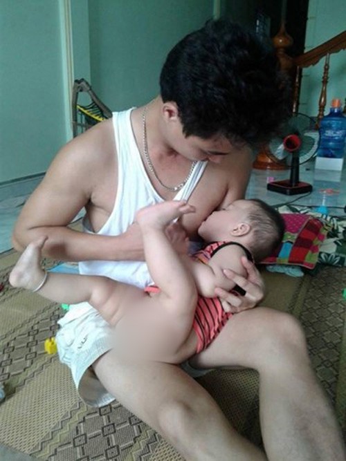 Kết quả thử thách nhờ chồng trông con 5 phút, ca nào cũng hài chảy nước mắt nhưng spotlight không ai qua được bỉm băng keo điện-7