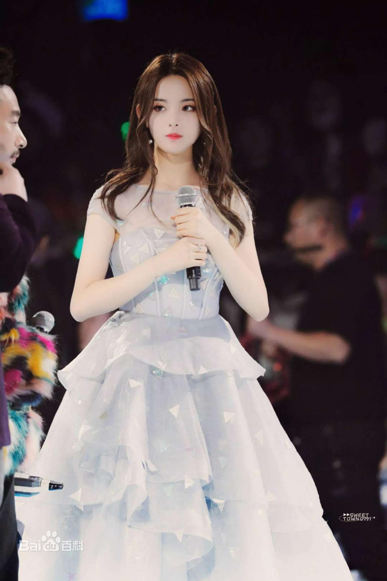 Không phải Lưu Diệc Phi, sao nữ 21 tuổi này được bình chọn đẹp nhất Trung Quốc-7