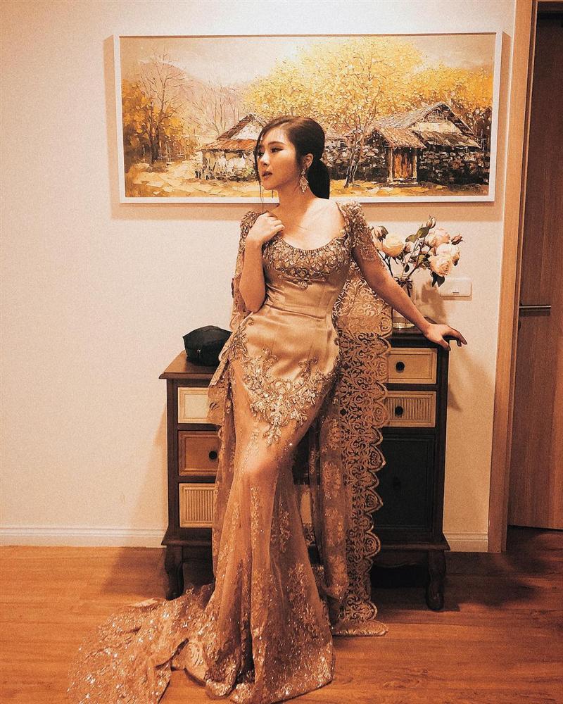 Vừa khoe hình xăm mới ở chân ngực, Hương Tràm lại gây sốc với mái tóc bạch kim-15