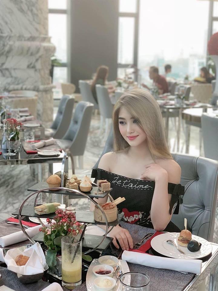 Vừa khoe hình xăm mới ở chân ngực, Hương Tràm lại gây sốc với mái tóc bạch kim-3