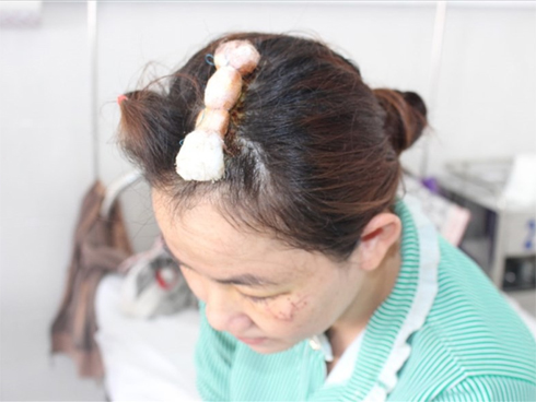 Cãi nhau với vợ cũ, chồng lôi con trai 5 tuổi ra tát đôm đốp-2