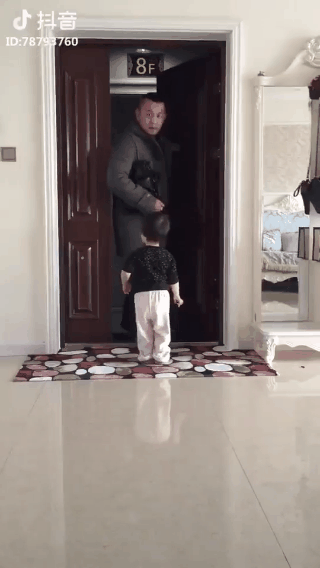 Cứ tưởng bố luôn là nhất với con gái, nào ngờ lại bị chàng trai này soán ngôi từ bao giờ rồi đây-1