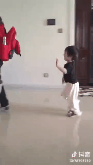 Cứ tưởng bố luôn là nhất với con gái, nào ngờ lại bị chàng trai này soán ngôi từ bao giờ rồi đây-2