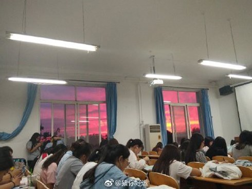 Dân mạng chia sẻ những khoảnh khắc quý giá thời đi học khiến người đọc cay mắt, bởi thanh xuân đã qua mãi chẳng thể tìm lại