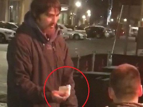 Cuộc sống của người đàn ông vô gia cư gốc Việt ở nơi nghèo nhất Hong Kong và sự tương phản nghiệt ngã của thành phố hoa lệ bậc nhất hành tinh-13