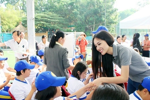 Mai Phương Thúy chi 700 triệu đồng làm từ thiện: Tôi cũng định âm thầm... nhưng rồi nghĩ lại khoe ầm lên vẫn cứ sướng hơn-5