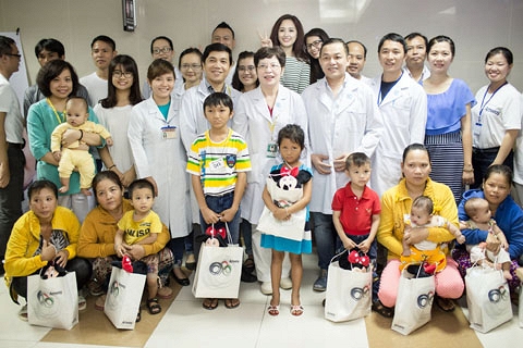 Mai Phương Thúy chi 700 triệu đồng làm từ thiện: Tôi cũng định âm thầm... nhưng rồi nghĩ lại khoe ầm lên vẫn cứ sướng hơn-7