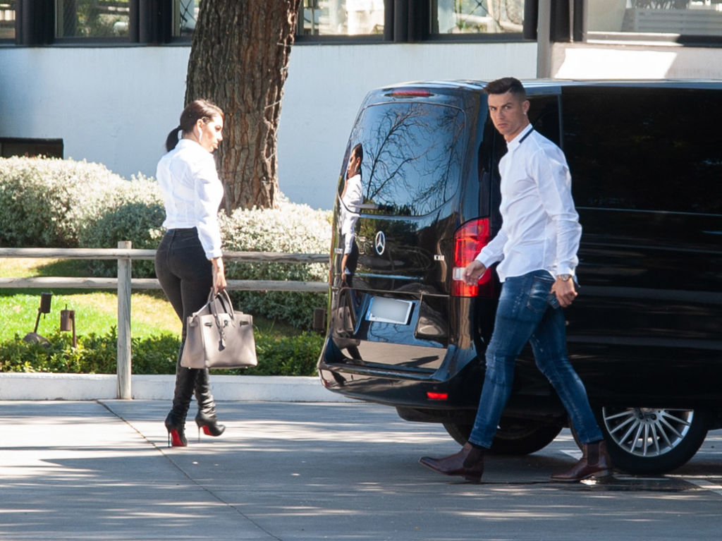 Ronaldo trở lại Madrid ra mắt thương vụ mới: Tin vui cho những… gã đầu hói!-2