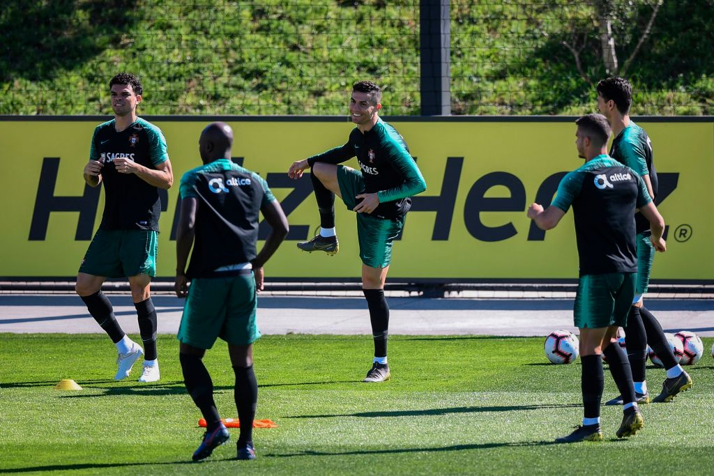 Ronaldo trở lại Madrid ra mắt thương vụ mới: Tin vui cho những… gã đầu hói!-8