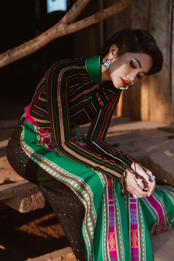 Diện áo dài thổ cẩm đậm hồn quê, HHen Niê khoe nét sang trọng đài các dưới hoàng hôn-8