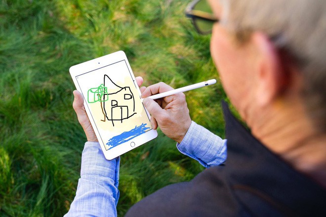 Khổ thân CEO Apple: Đăng ảnh khoe iPad mini mới, chẳng hiểu sao lại thành tâm điểm bị chế ảnh-4