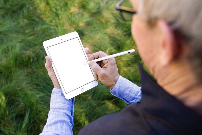 Khổ thân CEO Apple: Đăng ảnh khoe iPad mini mới, chẳng hiểu sao lại thành tâm điểm bị chế ảnh-8