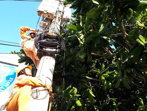 Điện tăng, xăng ép giá: Cú bật của chiếc lò xo nén-2