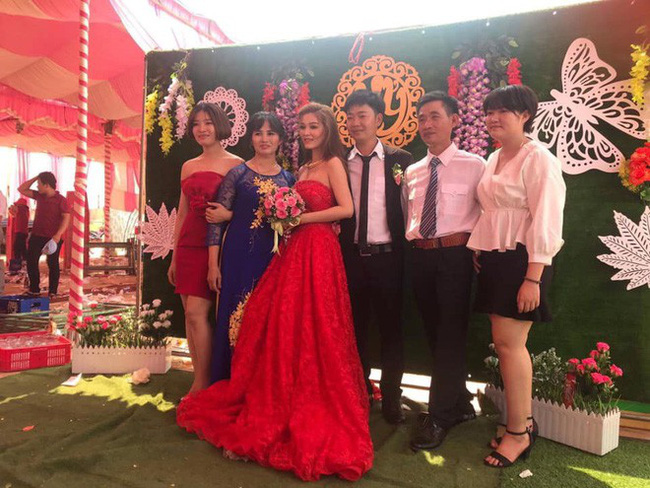 Sự thật về bức ảnh chú rể chụp cùng người yêu cũ, cô dâu uất hận đứng nhìn: Nhân vật phá rối lên tiếng-6