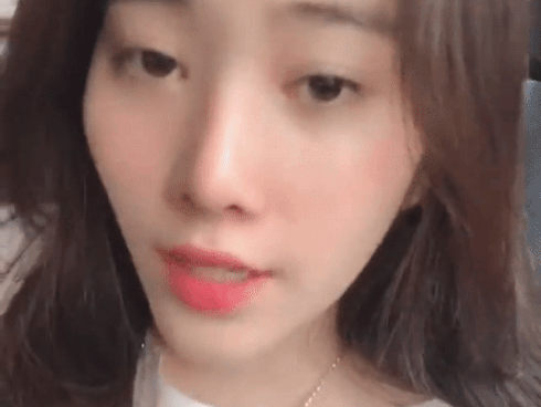 Nam Em liên tục tạo dáng hài hước khiến người hâm mộ không nhịn nổi cười-1