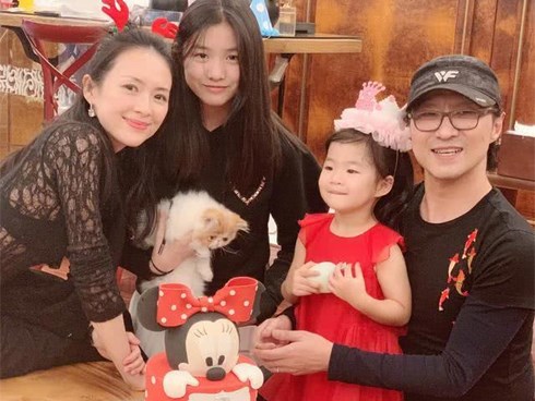 Chồng bật mí sự thật về mối quan hệ mẹ kế - con chồng của Chương Tử Di nhưng bất ngờ hơn là diện mạo của đứa trẻ