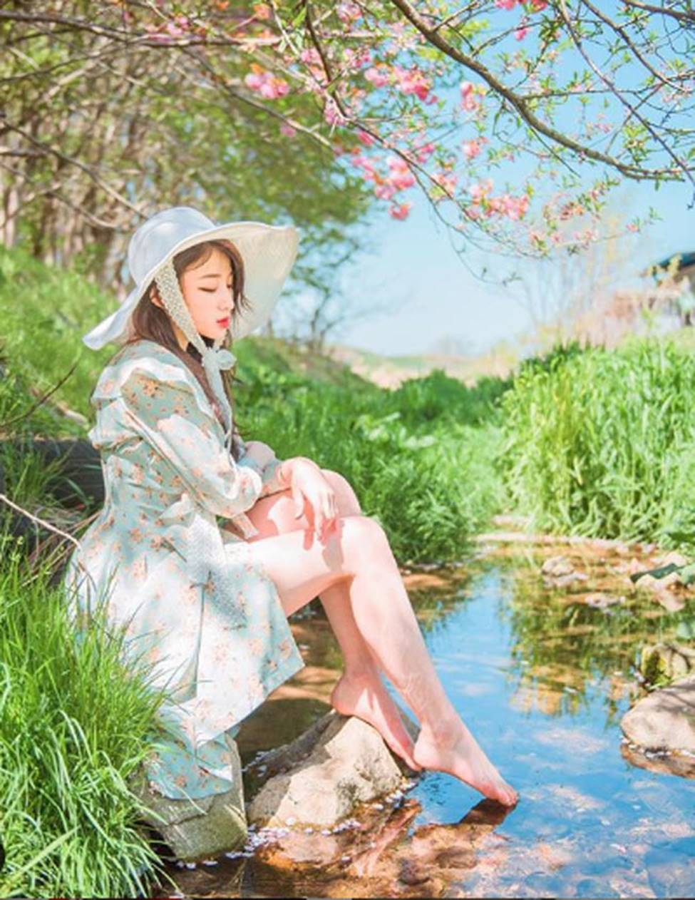 2 người mẫu tạp chí đàn ông Hàn gây xôn xao phố đi bộ Hồ Gươm, Hội An-6