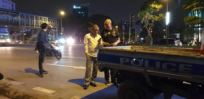 Tài xế ô tô gây tai nạn còn dùng dao đâm nạn nhân bị thương, phải vào viện cấp cứu-2