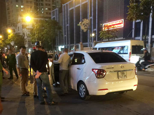 Cô gái bị bánh xe container chèn lên người - hiện trường vụ tai nạn ám ảnh nhất chiều nay-4