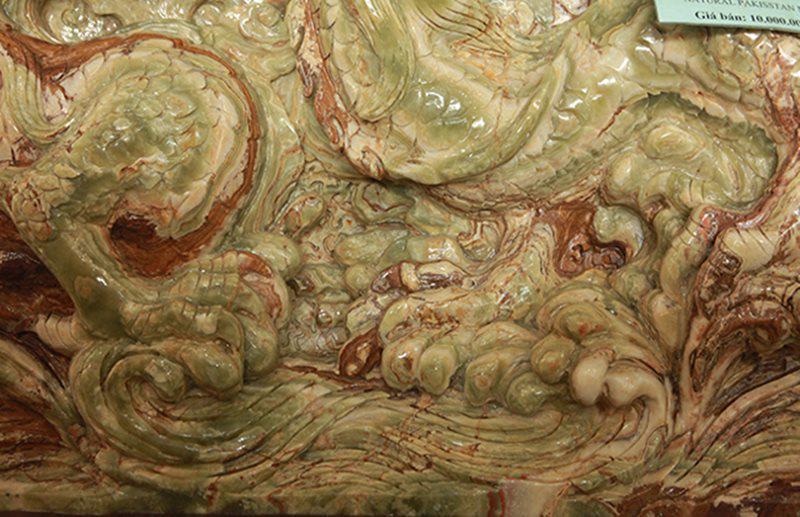 Tạc tranh rồng từ ngọc nguyên khối nặng 2 tấn, chủ nhân ra giá 10 tỷ đồng-10