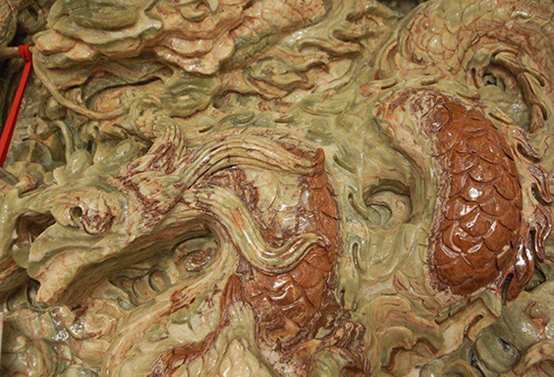 Tạc tranh rồng từ ngọc nguyên khối nặng 2 tấn, chủ nhân ra giá 10 tỷ đồng-6