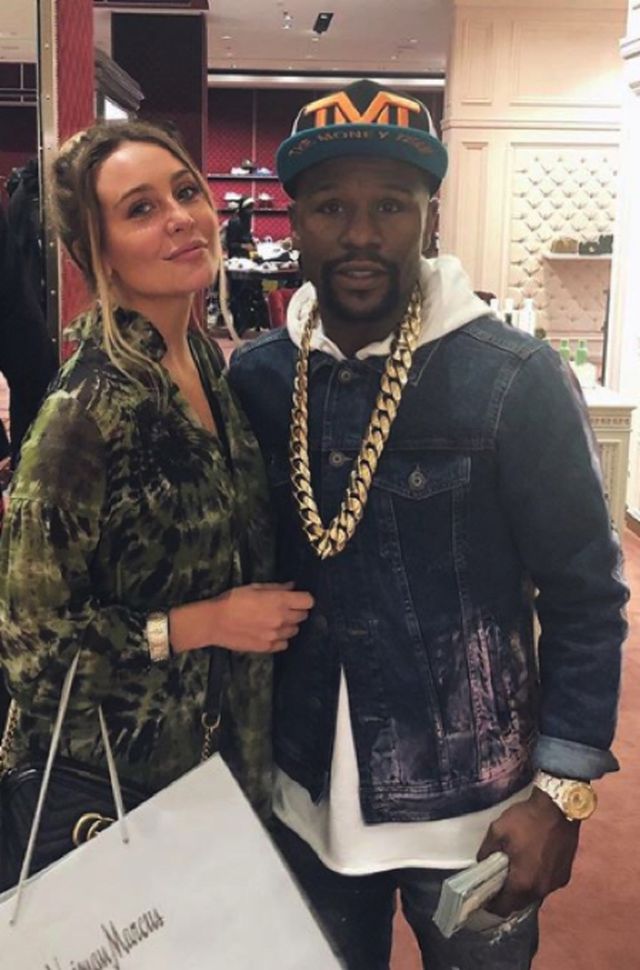 Floyd Mayweather bất ngờ hẹn hò mỹ nhân nóng bỏng kém 20 tuổi-1