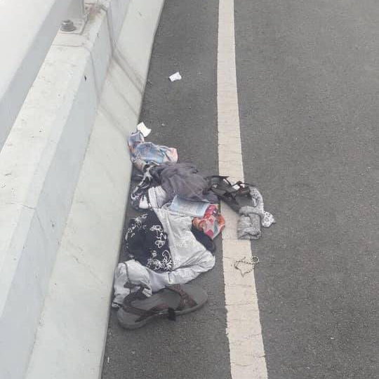 Cô gái nước ngoài khỏa thân rơi từ cầu vượt gần sân bay Nội Bài xuống đất nguy kịch-3