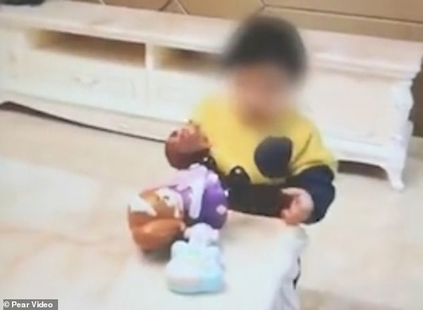 Cha nhẫn tâm bán con lấy hơn 200 triệu đồng trả nợ cờ bạc-1