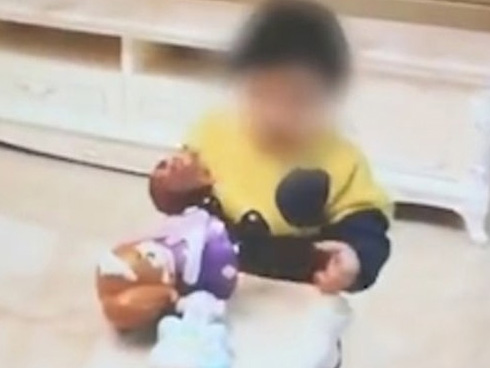 Ám ảnh gia đình treo biển bán 4 con đẻ của mình-2