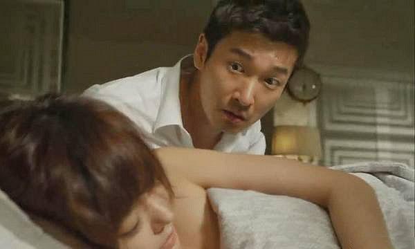 3 năm gìn giữ để dành, đêm tân hôn hốt hoảng bỏ chạy khi vừa lột váy cưới của vợ-2