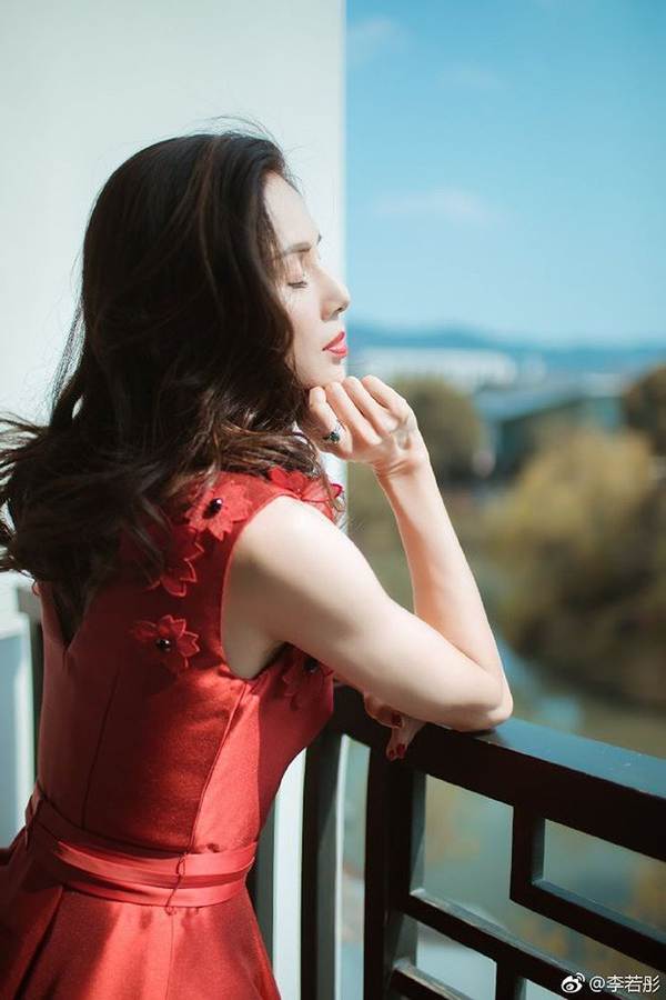 ‘Tiểu Long Nữ’ Lý Nhược Đồng gây bão vì quá đẹp tuổi 45-5