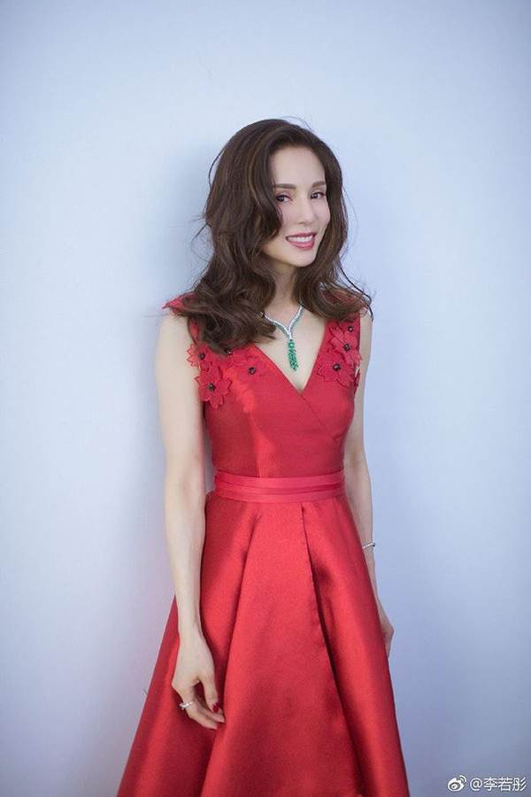 ‘Tiểu Long Nữ’ Lý Nhược Đồng gây bão vì quá đẹp tuổi 45-6