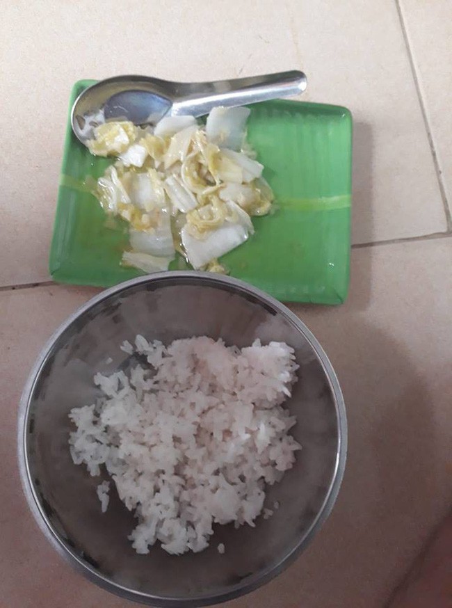 Khoe mâm cơm đạm bạc tiện kể chuyện 1 túp lều tranh 2 trái tim vàng, mẹ trẻ bị chị em mỉa mai không thương tiếc-2