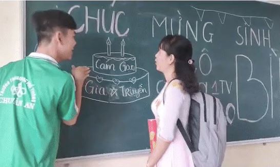 Rơi nước mắt với màn tổ chức sinh nhật cho cô giáo giá 0 đồng-1