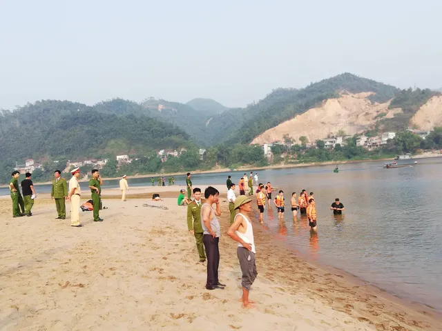 Kinh hoàng 8 học sinh chết đuối trên sông Đà-5