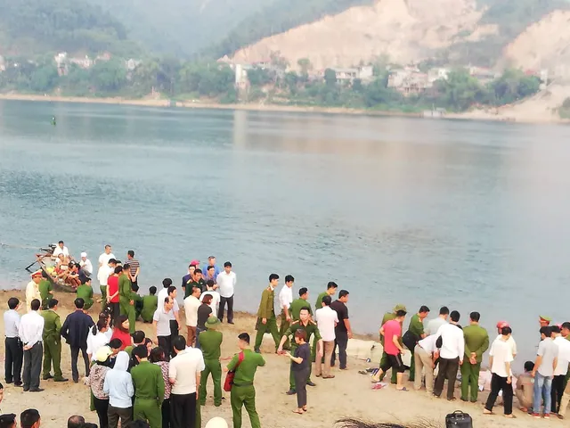 Kinh hoàng 8 học sinh chết đuối trên sông Đà-2