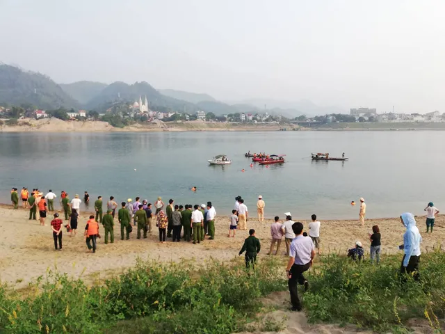 Kinh hoàng 8 học sinh chết đuối trên sông Đà-6