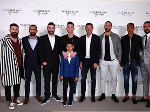 Nghỉ thi đấu do chấn thương, C.Ronaldo tranh thủ làm ông chủ bán bánh-3