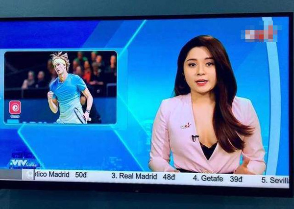 Lạ đời phong cách thời trang của MC nữ: càng cắt xẻ hở hang, nude hay thả rông càng tốt?-1