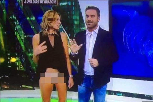 Lạ đời phong cách thời trang của MC nữ: càng cắt xẻ hở hang, nude hay thả rông càng tốt?-8