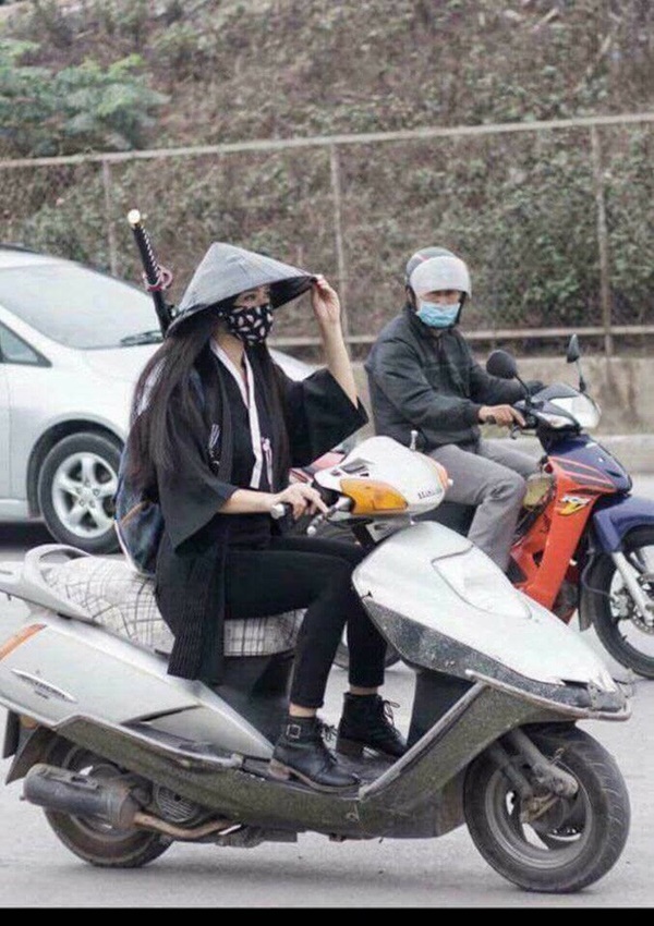 Đeo khẩu trang nhầm chỗ, nữ ninja khiến cả phố lo lắng thay-4