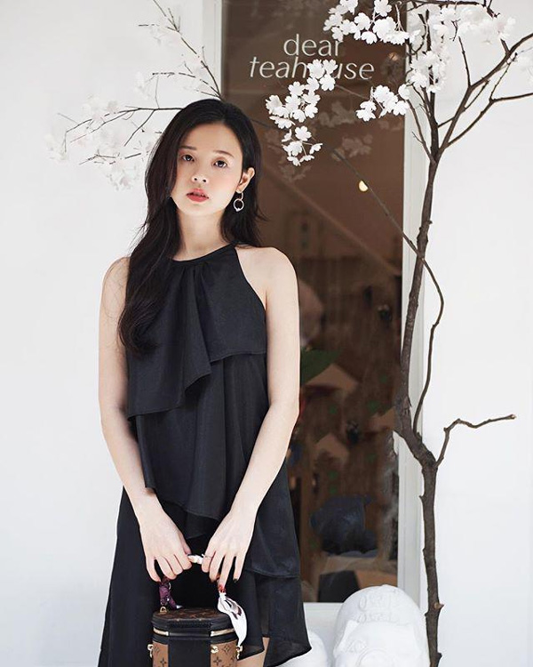 Cùng sinh năm 1989, Midu và Ngọc Trinh mang đến hai style hoàn toàn khác nhau-1