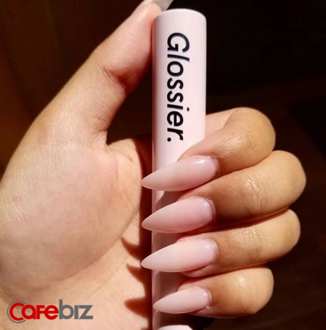 Cô gái biến blog làm đẹp cá nhân thành đế chế tỷ USD vượt mặt công ty mỹ phẩm nổi tiếng của nữ tỷ phú Kylie Jenner-3